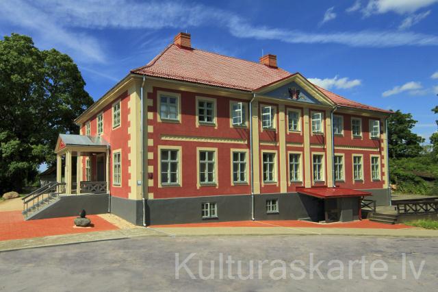 Muzeja galvenā ēka- Rīgas rātes jaunā pils